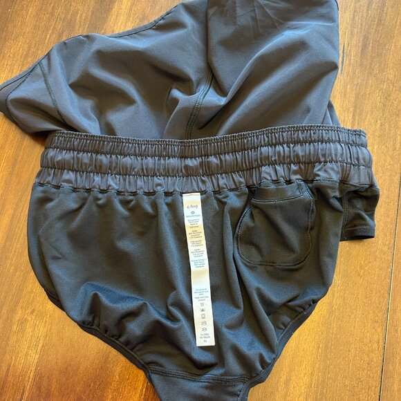 Lululemon Women's Hotty Hot High-Rise Lined Short 2.5" Black Size 6 - Picture 7 of 15